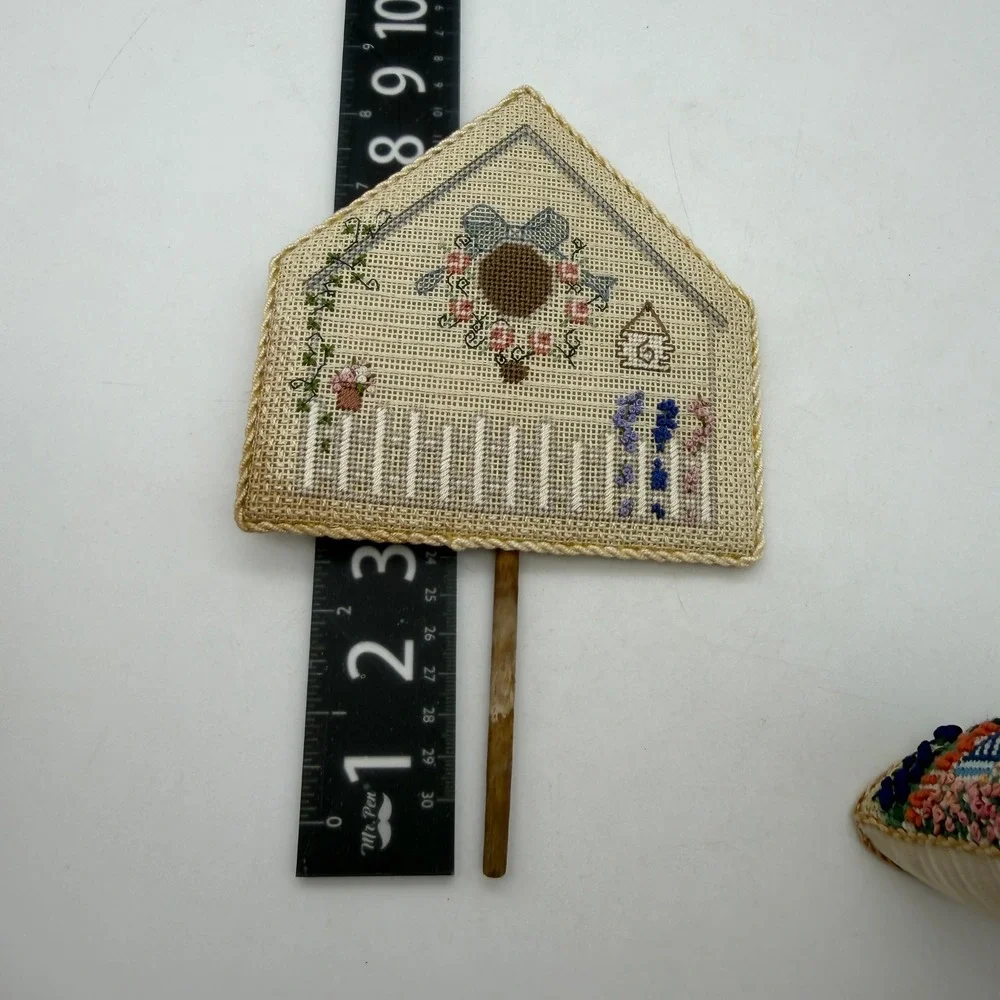 VTG‎ Needlepoint Cottage Pincushion and House plant pot Topper Handcrafted Folk